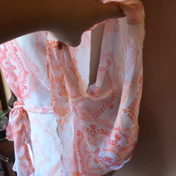Jennifer Lopez sheer mandala top - Picture 3 of 5